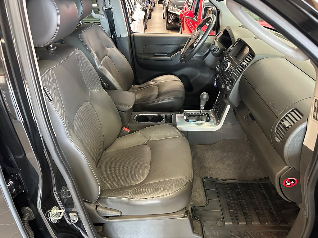 Nissan Navara Dubbelhytt 3.0 dCi V6 4x4 231 Hk Moms bil thumbnail