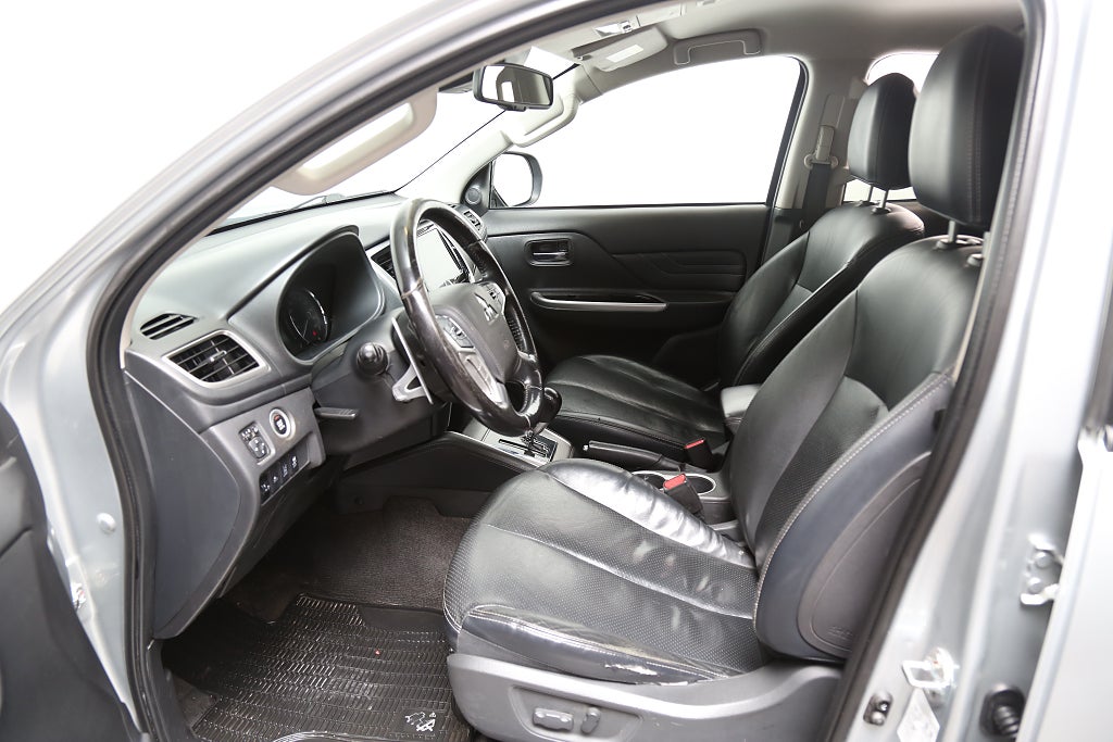 Mitsubishi L200 Dubbelhytt 2,2 Di-D 4WD Premium Kåpa Drag Leasbar 2020