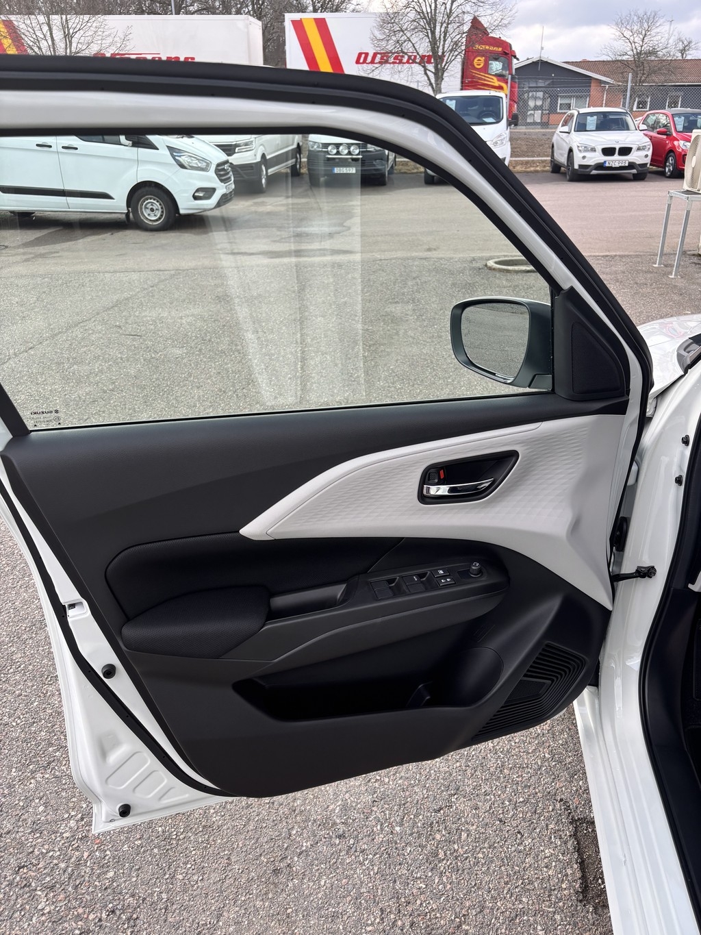 Suzuki Swift 1.2 Hybrid Select CVT 2026, photo 7/46