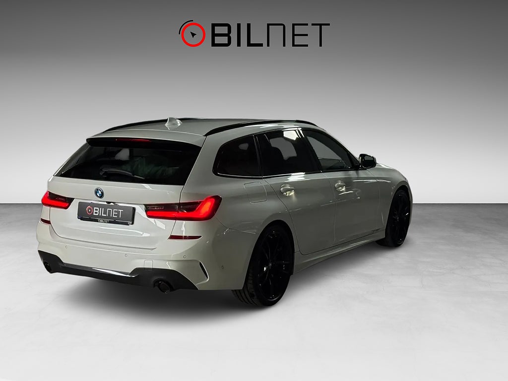 BMW 330e xDrive Touring Aut M Sport 19" Drag HiFi Mineralvit Met