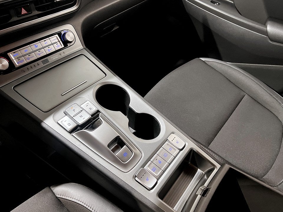 Bild på Hyundai Kona Essential 64kWh 204hk Aut - B-KAMERA,NAV,CARPLAY
