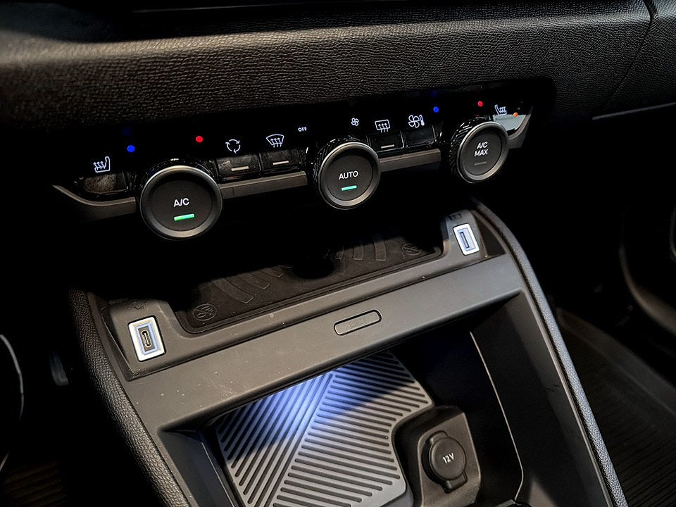 Bild på Citroën C4 X Shine 1.2 PT 130hk Aut - 360,CARPLAY,NAV