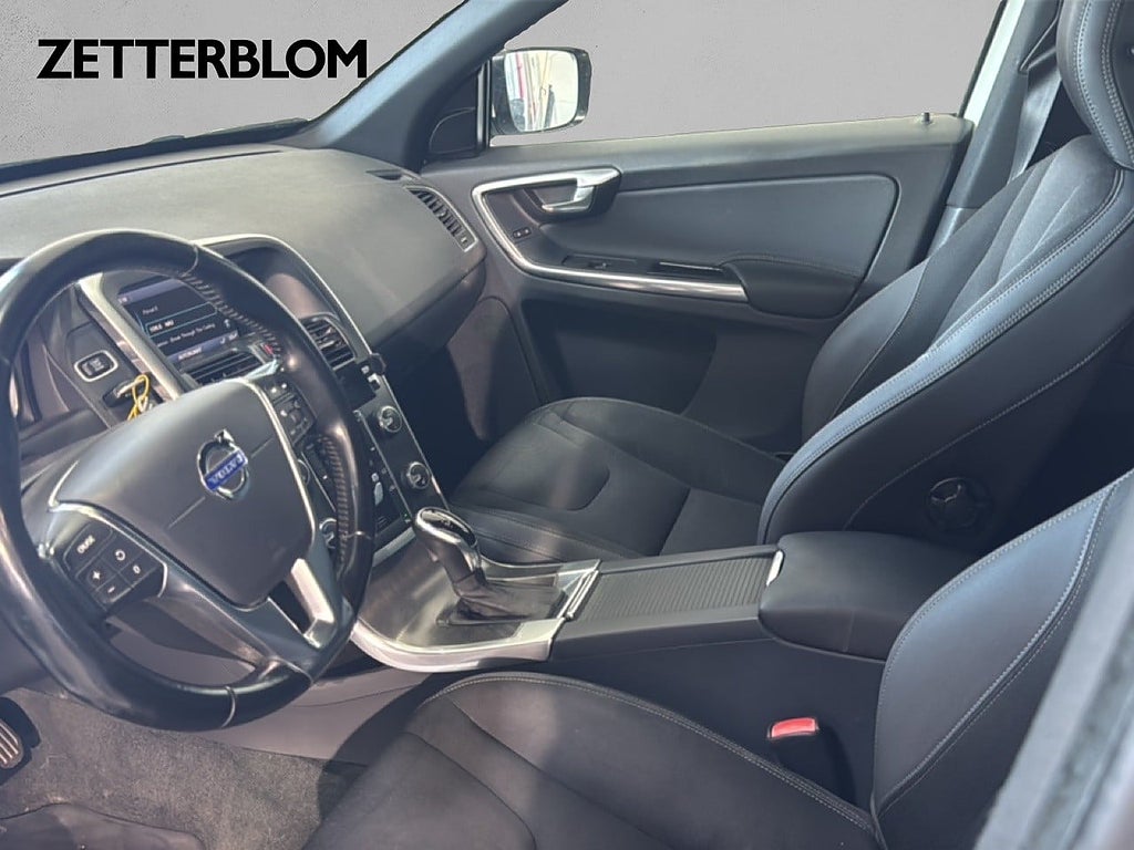 SUV Volvo XC60 8 av 14