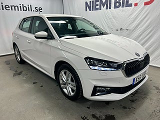 Skoda Fabia 1.0 TSI Style MOMSAD/Farthållare/M-värm/S&V-Däck