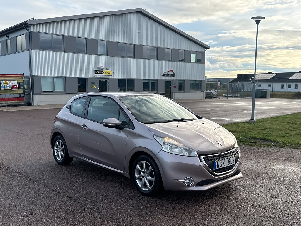 Peugeot 208 Peugot 208 ** Års skatt 756kr ** 
