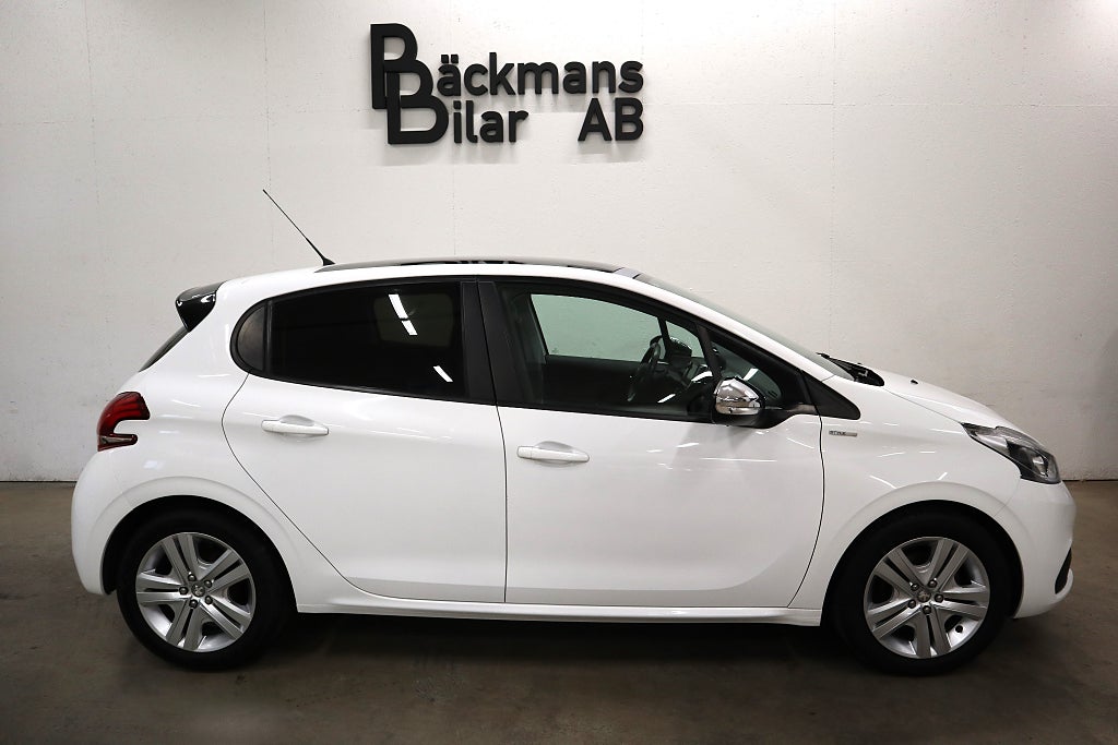 Peugeot 208 5-dörrar 1.2 PureTech 82 hk Style Panorama En brukare