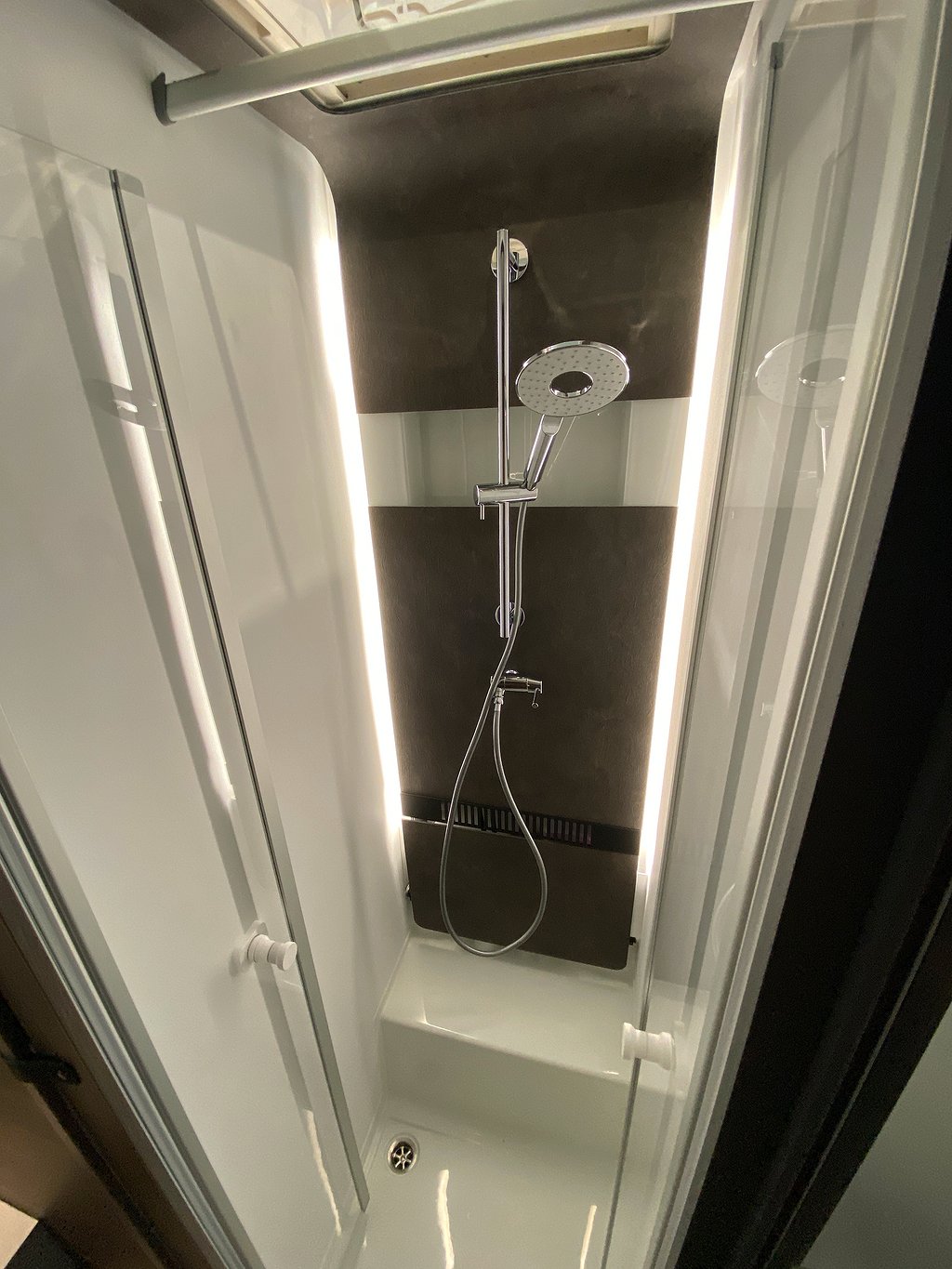 Adria Matrix Supreme 670 SL / Taksäng / Alde / Aut 180hk/Ugn - Adria