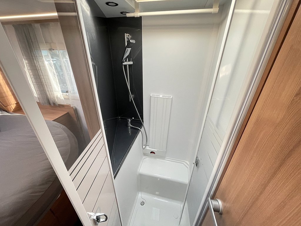 Adria Matrix 670 SC Nordkapp  / ALDE / Taksäng / 3500kg / 5bält / - Adria