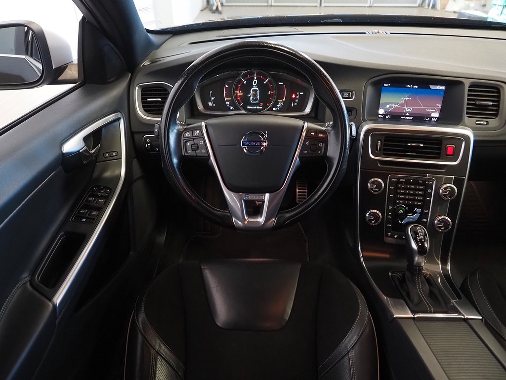 Volvo V60 D4 190hk Geartronic R-Design |Drag|Navi|Kamera| 2017