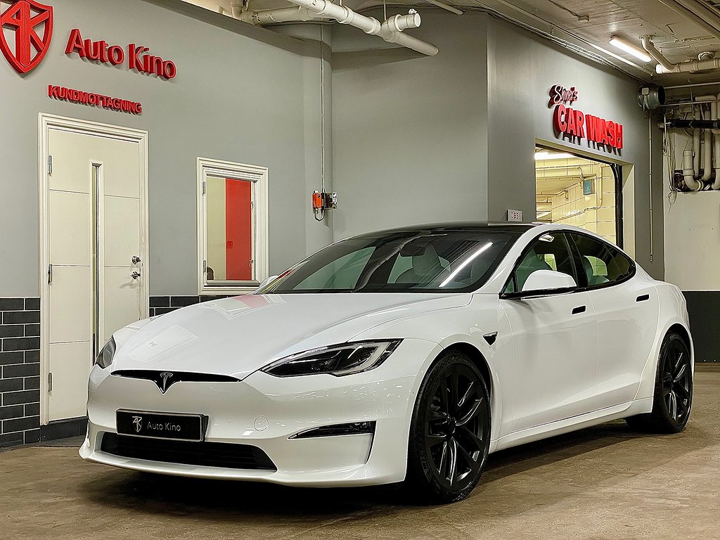 Tesla Model S Plaid 1020hk MOMSBIL LEASEBAR VITT SKINN