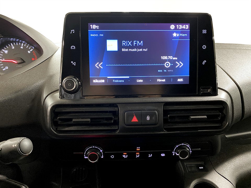 Bild på Peugeot Partner PRO 1.2 PT 130hk Aut L1 P-SENSORER DRAG BLUETOOTH 