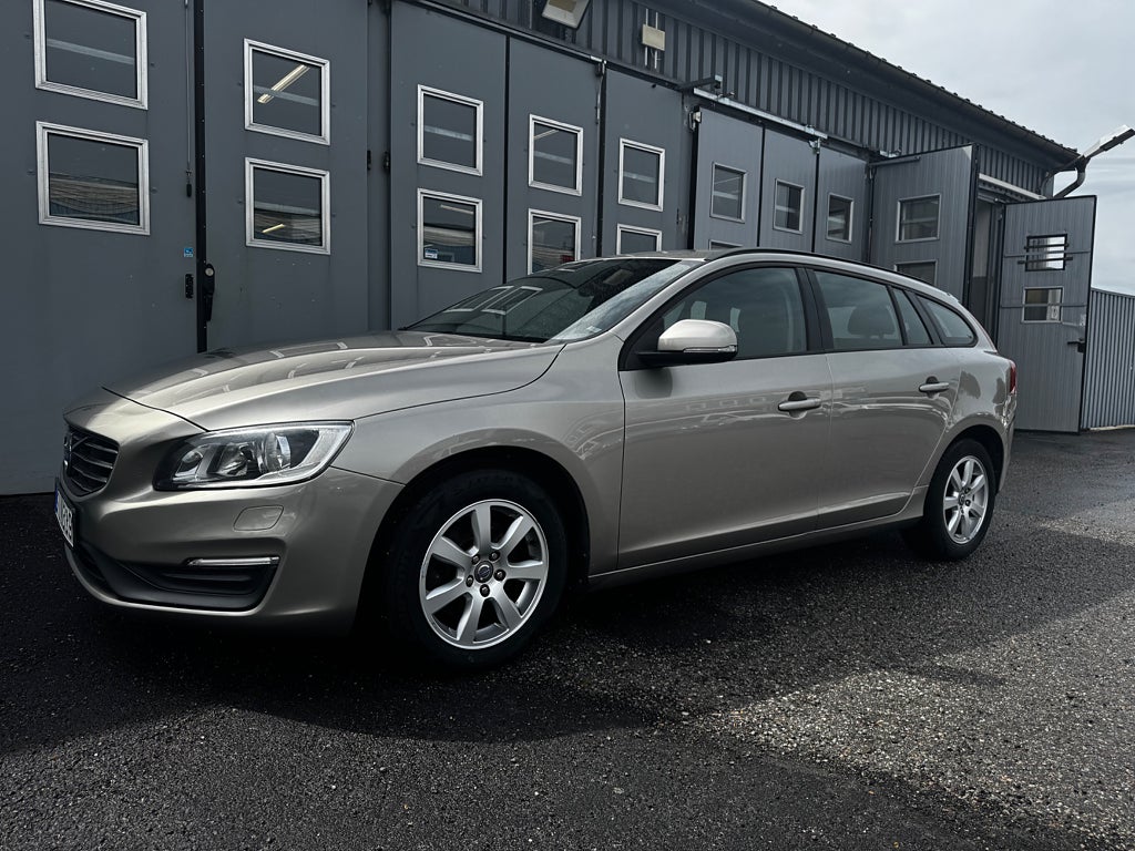 Volvo V60 D2 Automat Kinetic City safety Drag Värmare 