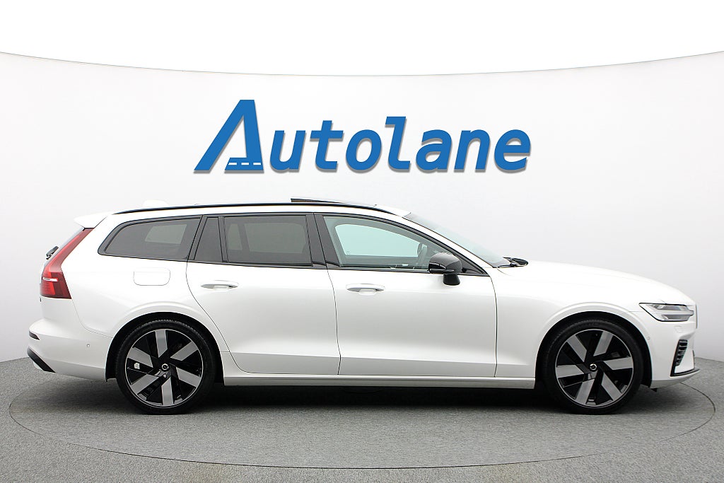 Volvo V60 T6 Plug-In Hybrid AWD Ultra Dark Pano, H/K, HUD, 360°