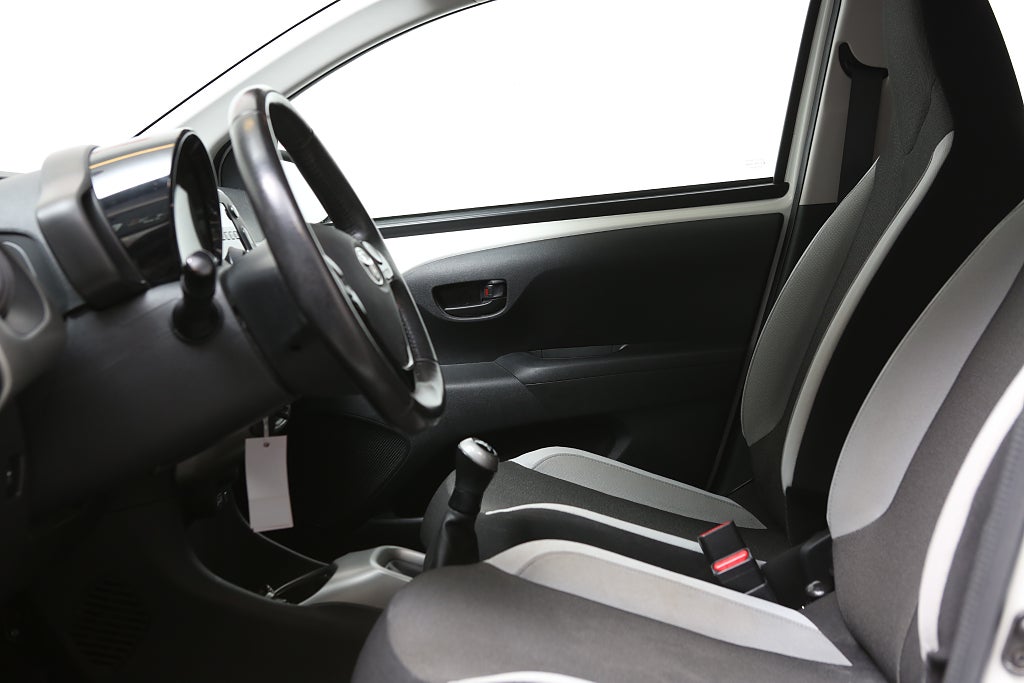 Toyota Aygo 1,0 VVT-i 69hk X-PLAY 5D 2016