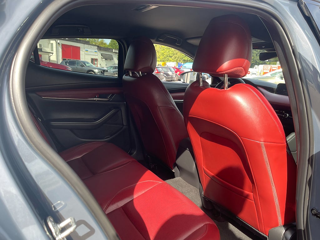 Mazda 3 Cosmo vinröd skinnklädsel 2.0 SKYACTIV-X AWD 180 hk
