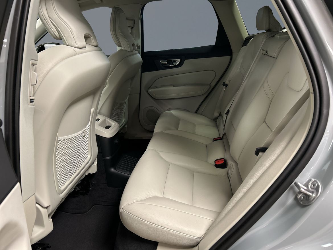 Volvo XC60 T6 AWD Plus Dark Edition 2025, bild 4/10