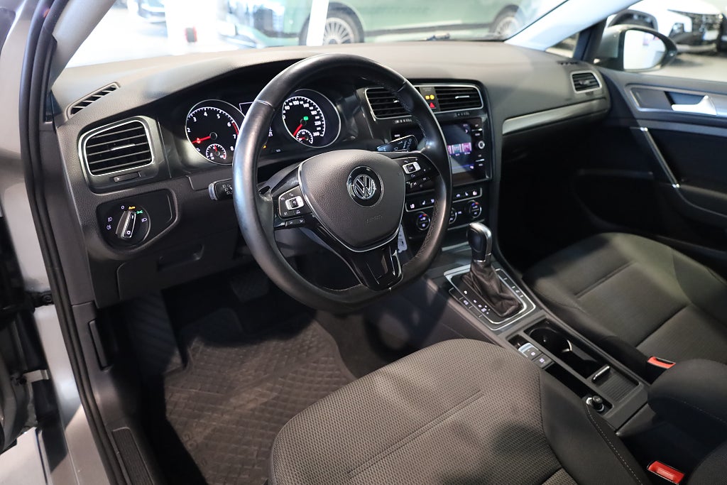 Volkswagen Golf 5-dörrar 1.0 TSI AUT CarPlay PDC Pluspaket 2018