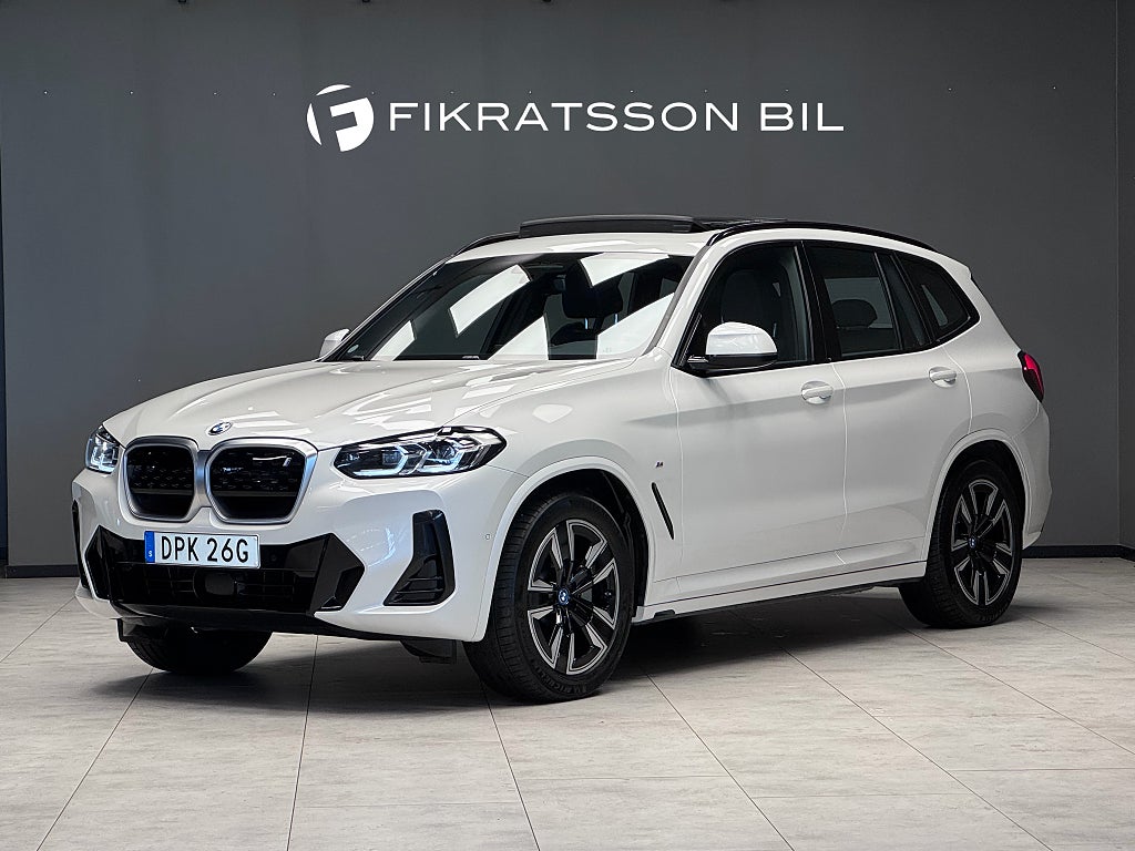 BMW iX3 M Sport / Drag / Panorama / Läder / B-Kamera