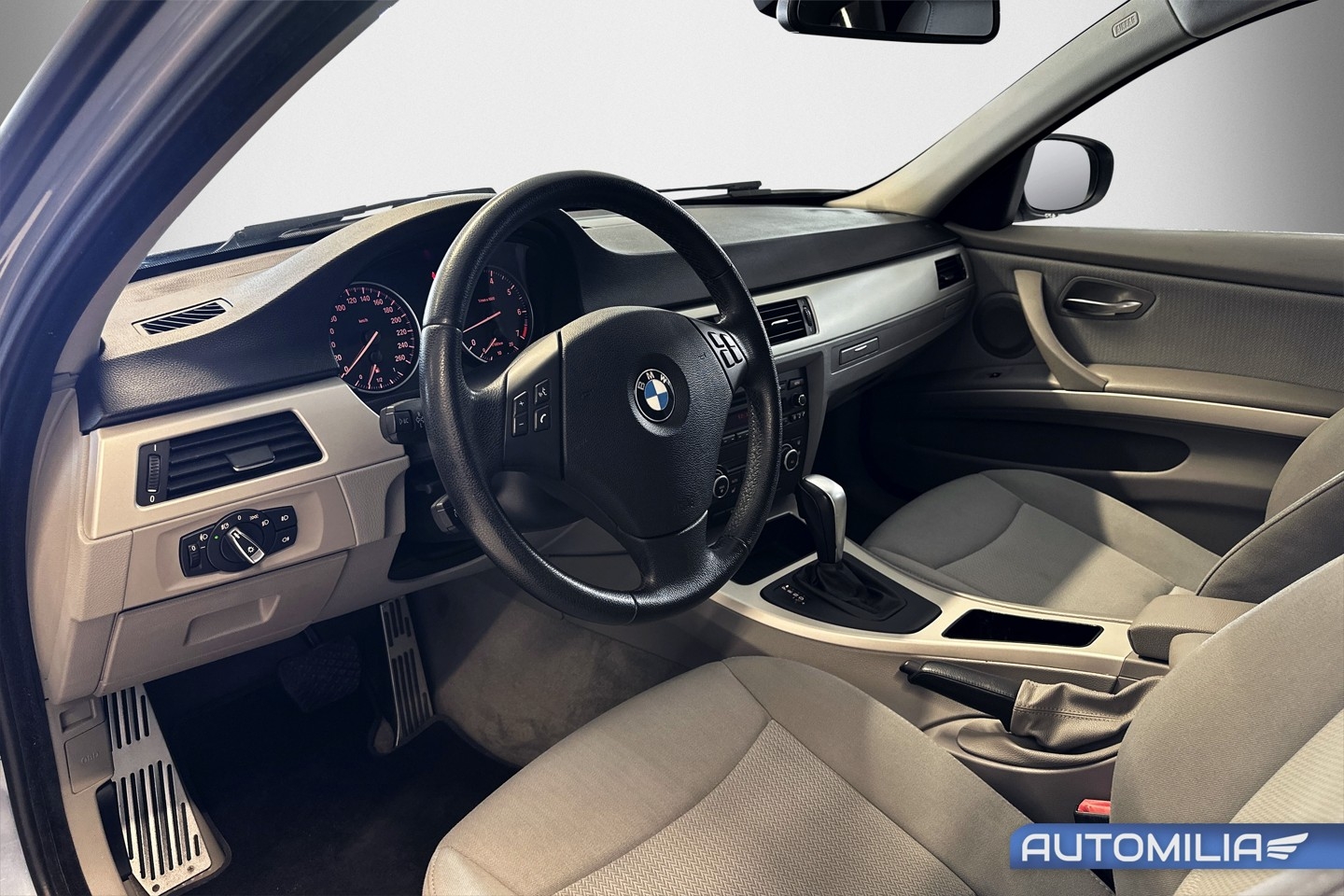 BMW 318 i Touring AUTOMAT 2010, bild 7/45