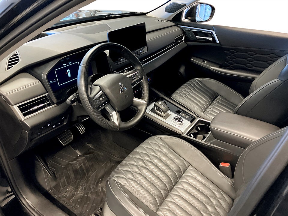 Bild på Mitsubishi Outlander Instyle PHEV 306k Aut 4WD PANO B-KAMERA