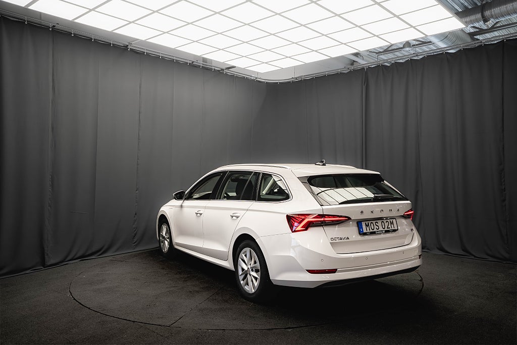 Skoda Octavia Kombi iV Plug-in STYLE B-VÄRMARE KAMERA MATRIX 204hk