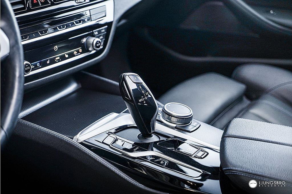 BMW 520 d xDrive Innovation M-Sport 190hk / HUD / PANO / 360