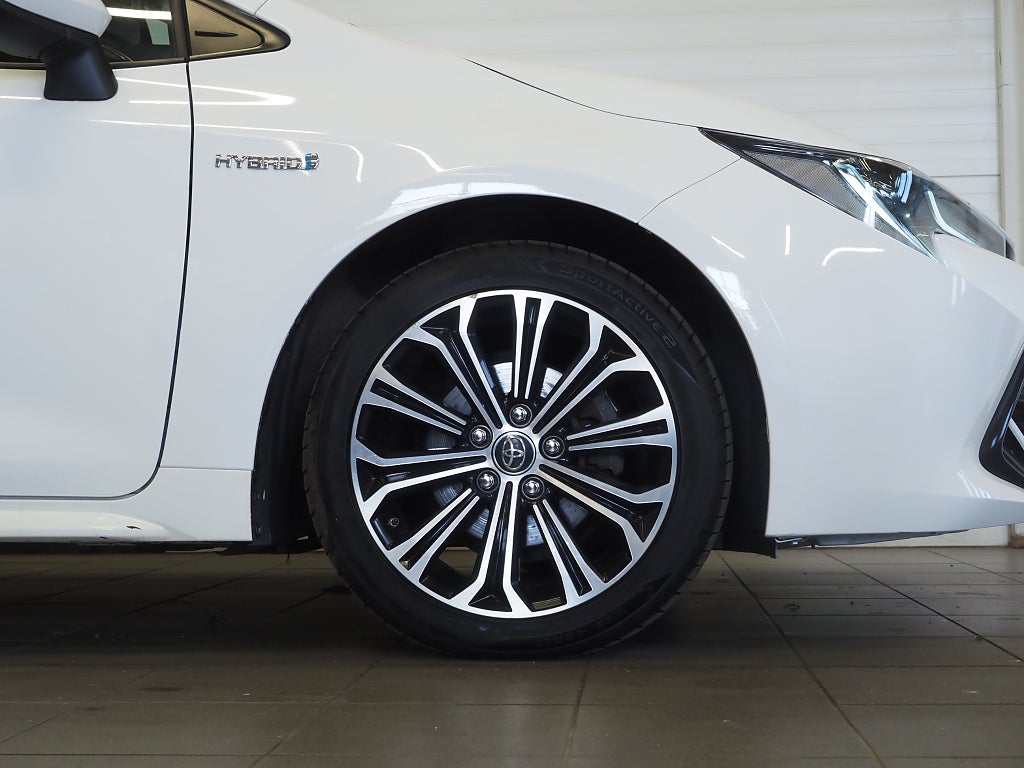 Toyota Corolla Touring Sports Hybrid e-CVT Style Drag M-Värmare Kamera 2019