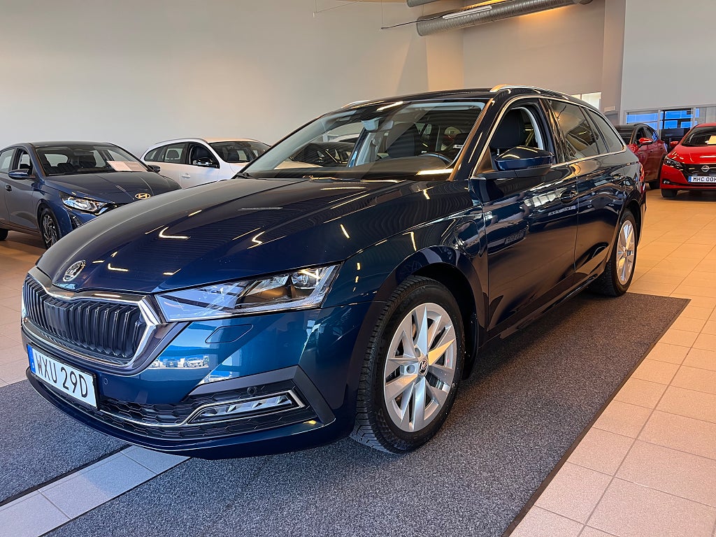 Skoda Octavia Kombi iV Style S+Vhjul PHEV Drag 1 Ägare 360kr Skatt
