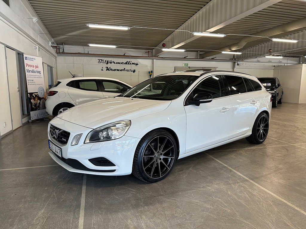 Volvo V60 D4 AWD R-Design Taklucka Backkamera Navigation Blis
