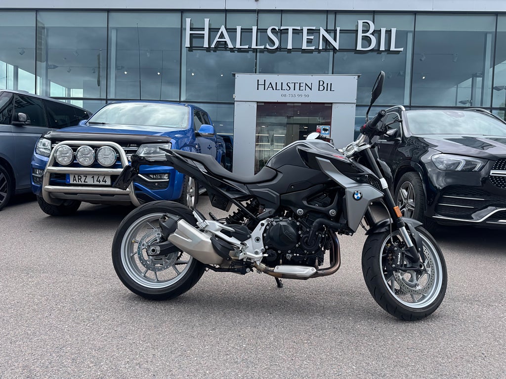 BMW F 900 R 2023 Black Storm Svensksåld