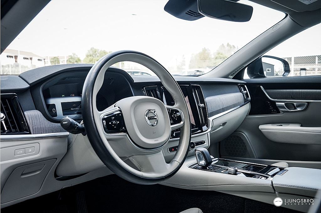 Volvo V90 Recharge T6 AWD Dark Plus 350hk