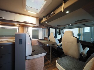 Husbil-integrerad Weinsberg CaraCore 700 MEG 8 av 23