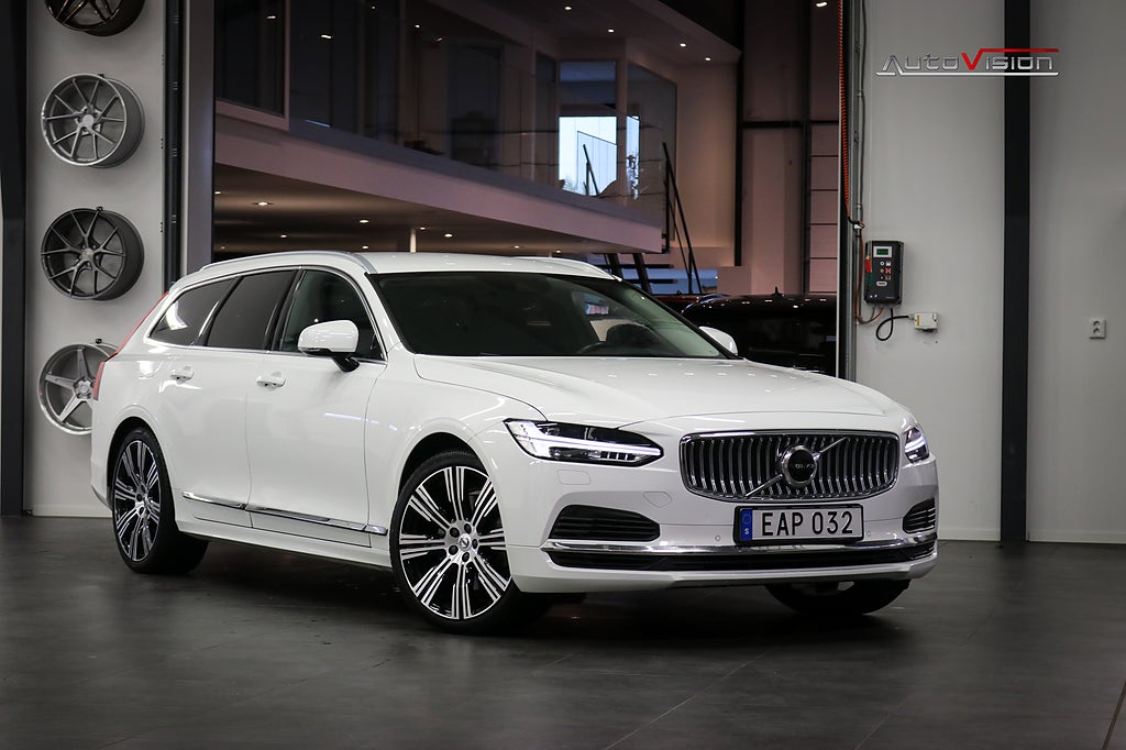 Volvo V90 Recharge T6 AWD 341hk Momentum Adv KAMERA DRAG 20"