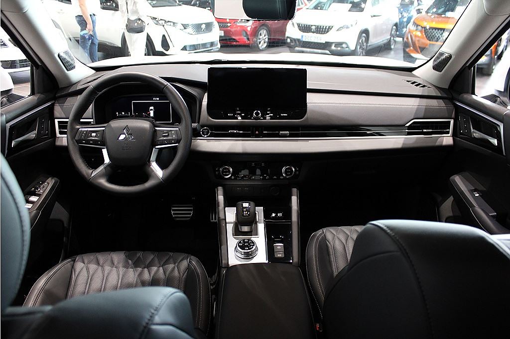 Bild på Mitsubishi Outlander Instyle PHEV Aut 4WD - DEMO