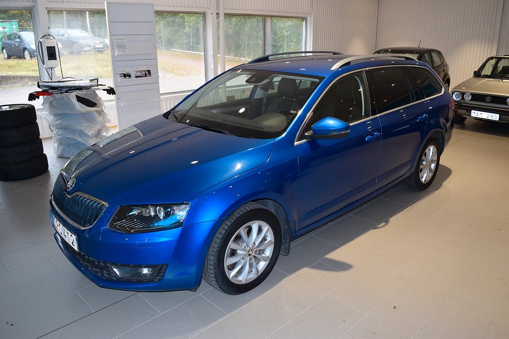 Skoda Octavia Kombi 2.0 TDI Elegance Euro 5 Drag/Värmare