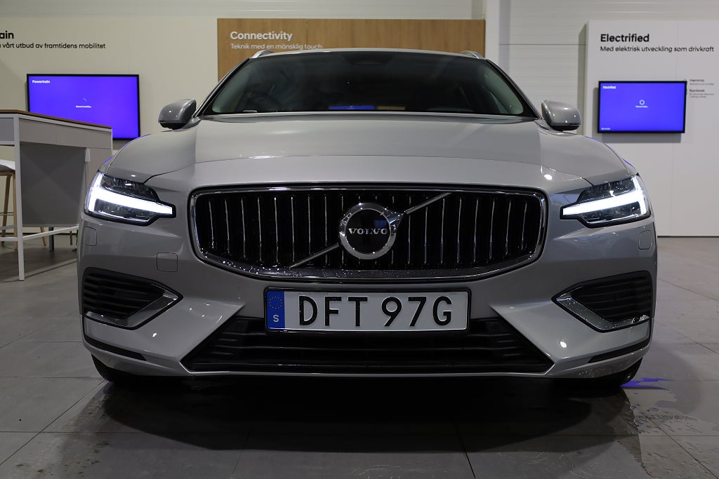 Volvo V60 Recharge T6 350hk AWD Core Edition Aut Drag Leasbar
