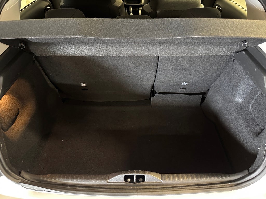 Citroën C3 1.2 PT 83hk Dragkrok Apple Carplay Farthållare bild 9