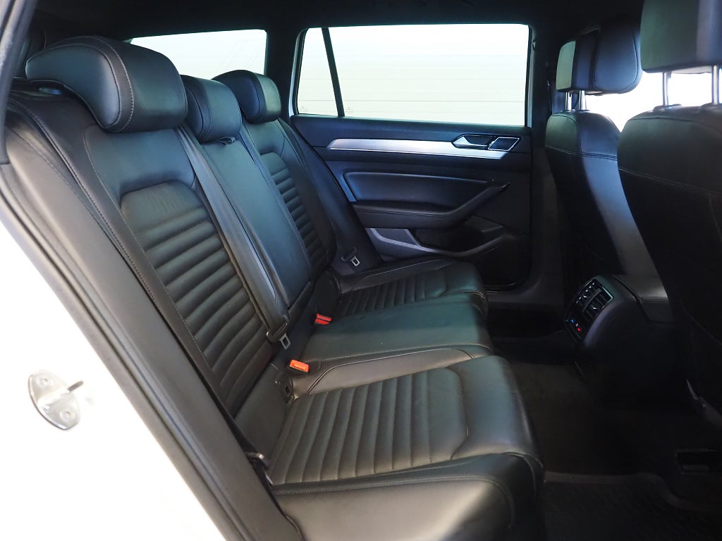 Volkswagen Passat SC 2.0 TDI 4Motion R-Line Cockpit Läder D-Värm Drag Nav 2019