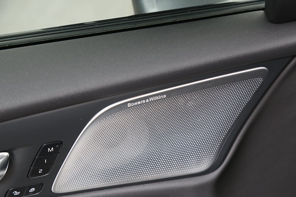 Volvo V60 Recharge T8 392hk R-Design Pro Edition III AWD B&W Pano