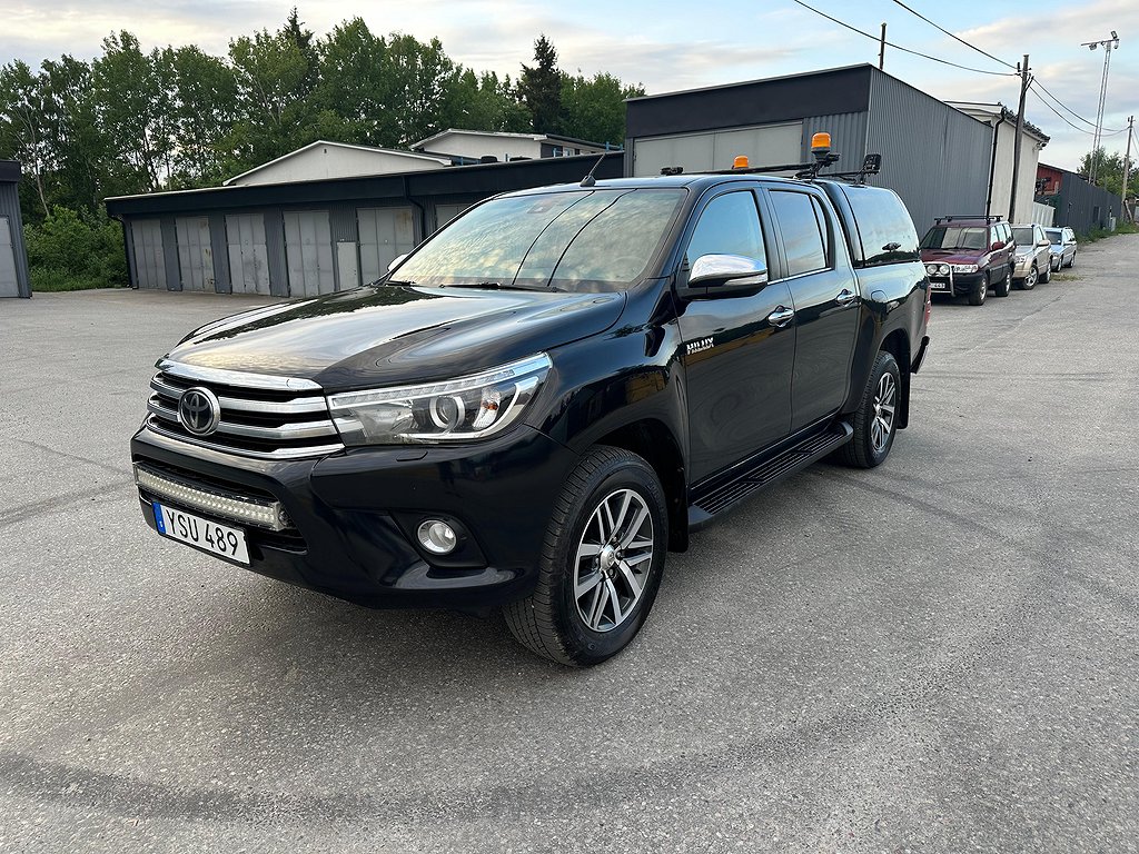 Toyota Hilux 2.4 AWD EU6 Skinn GPS Kamera Värmare LED Släde*