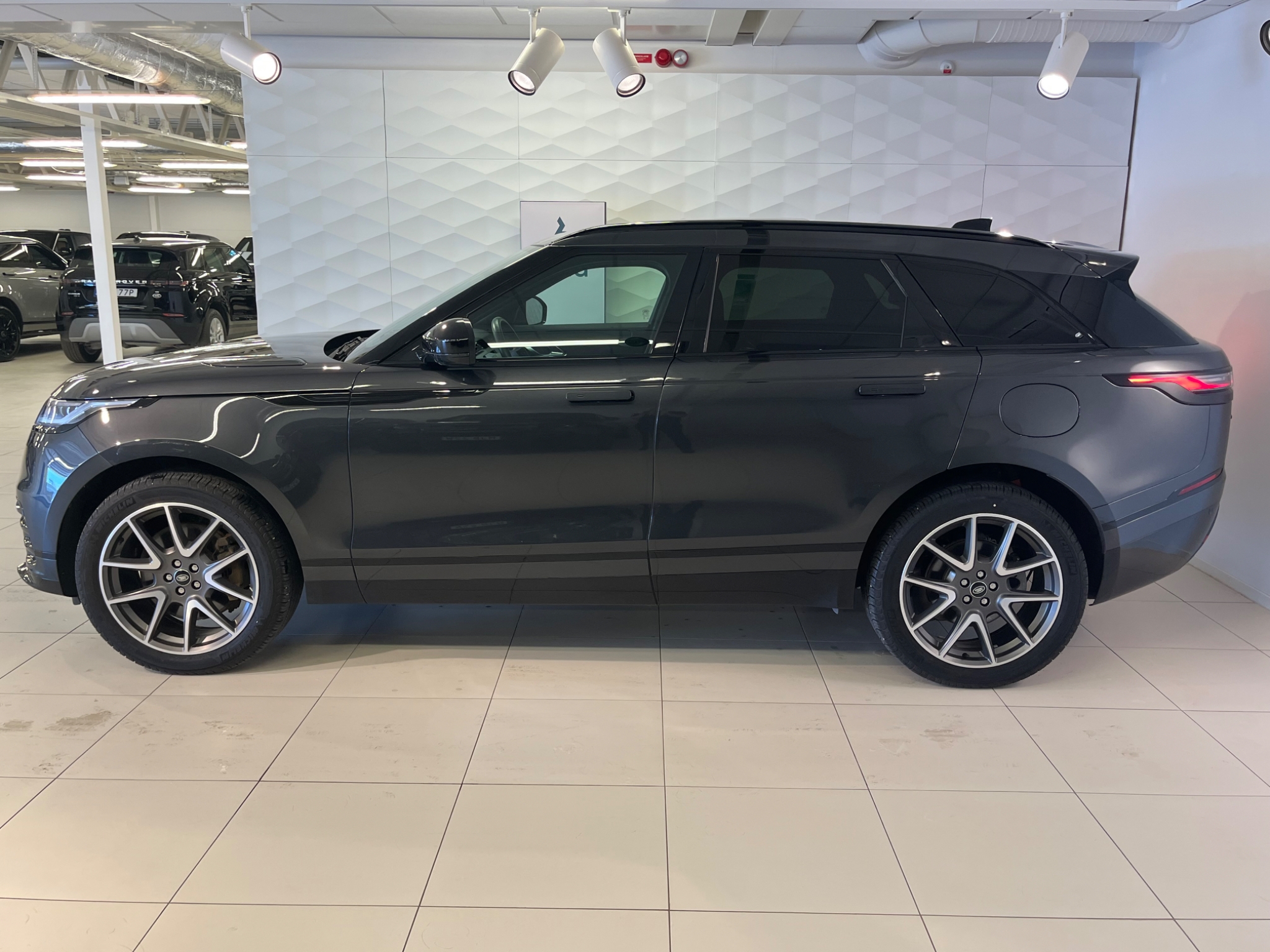 Land Rover Range Rover Velar 2024, photo 3/25
