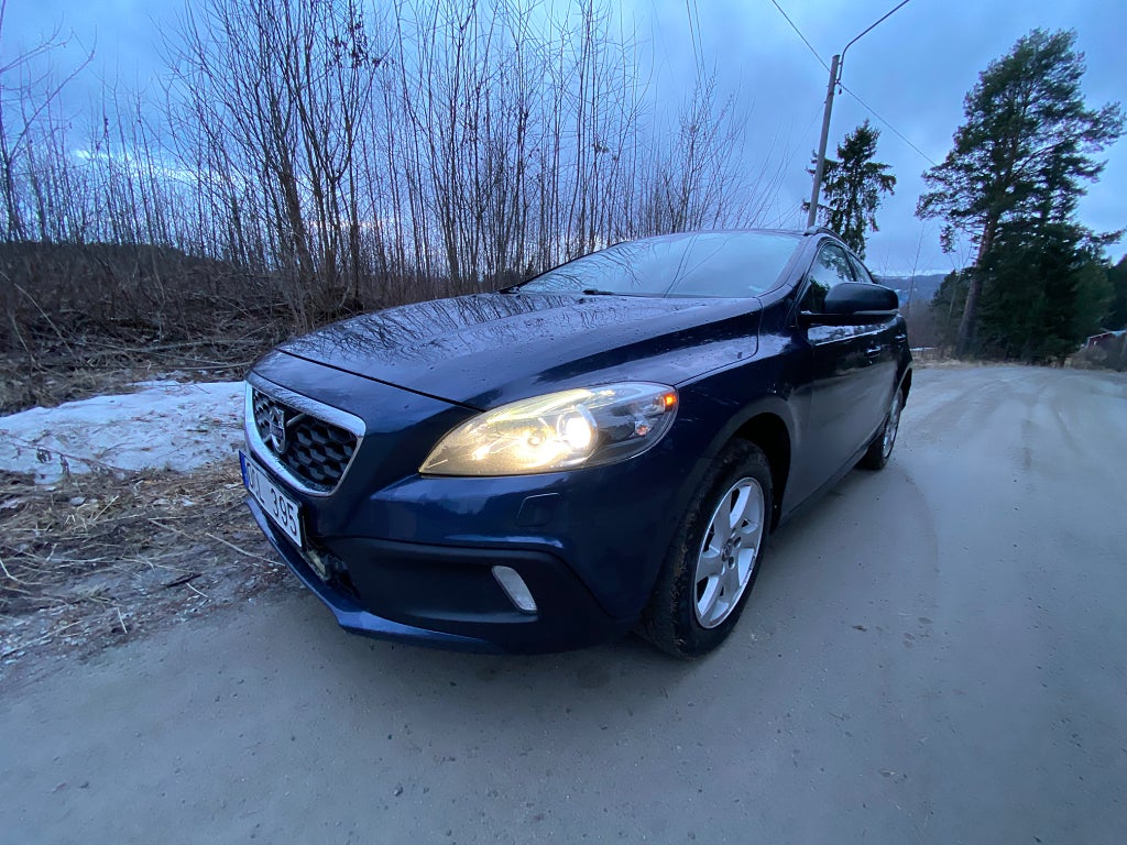 Volvo V40 Cross Country D2 Momentum 115hk *Ledramp/SOV/Drag*