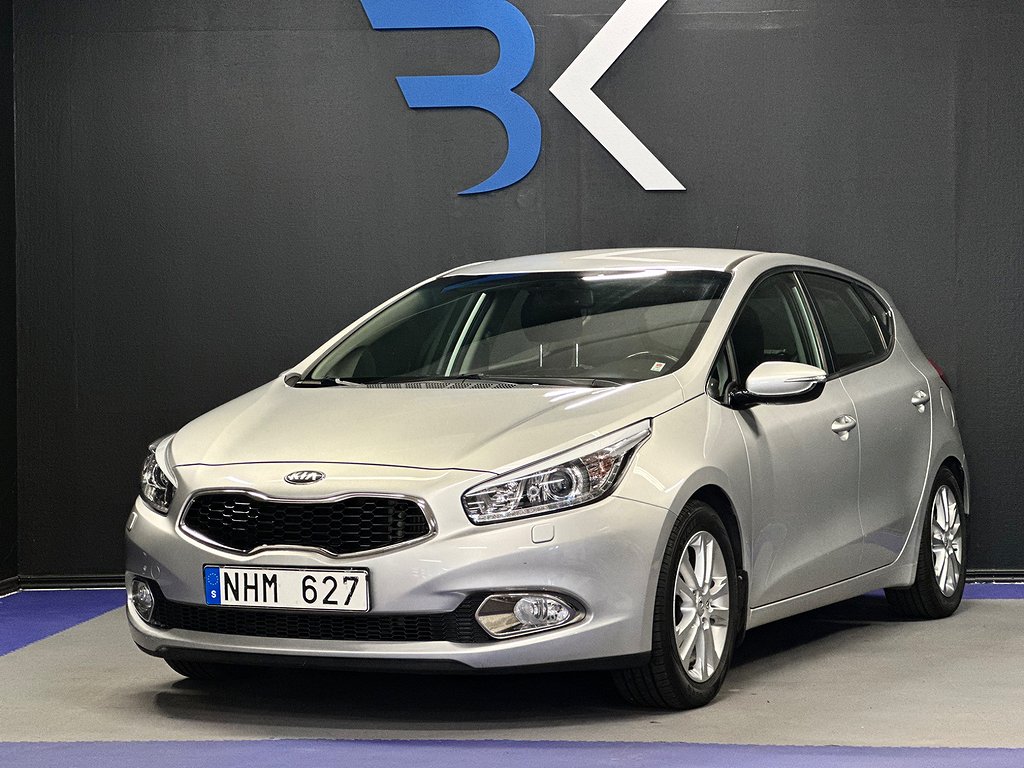 Kia CEED cee'd 1.6 CRDi Halvkombi| Dragkrok| Rattvärme| Nybe