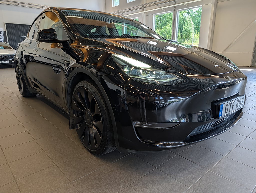 Tesla Model Y Performance 534hk AWD / FSD Total självkörningsförmåga