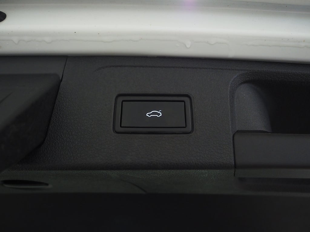 Volkswagen Passat SC GTE 1.4 TSI Plug-in Drag Cockpit Värmare Keyless GPS