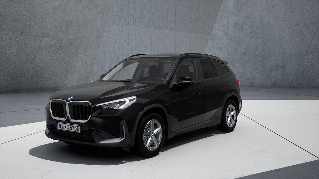 BMW iX1 xDrive25e Drag 17" Rattvärme Drive/Park Assist