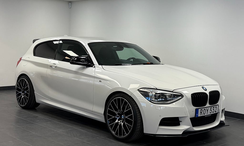 BMW M135i 3-dörrars*Manuell*Cobra Avgas*Navi Prof Comfort