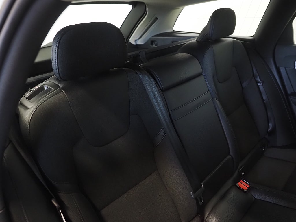 Volvo V90 D4 Geartronic Momentum Advanced Edition Drag Navi VOC 2021