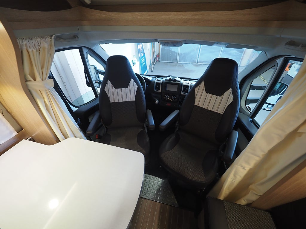 Sunlight T60 Under 6m Markis Automat Tvärbädd Stort garage 2016