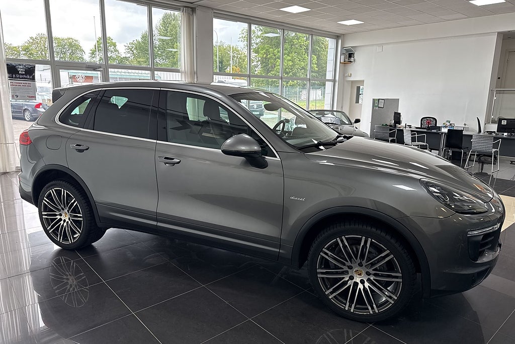 Porsche Cayenne 2016 - miniatyr 6